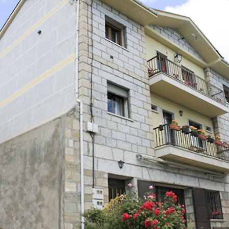 San Martín de Castañeda Apartamentos Monasterio מראה חיצוני תמונה