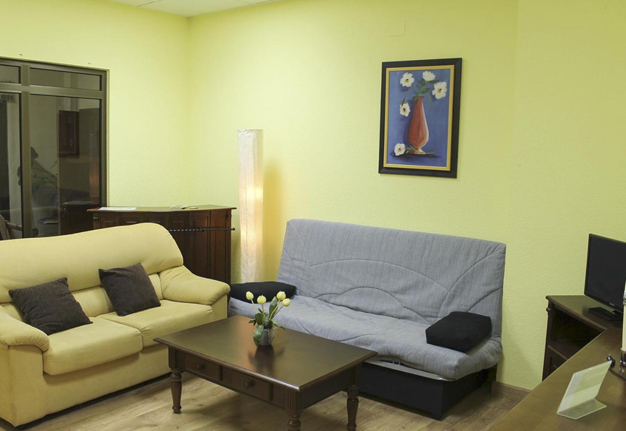 San Martín de Castañeda Apartamentos Monasterio מראה חיצוני תמונה